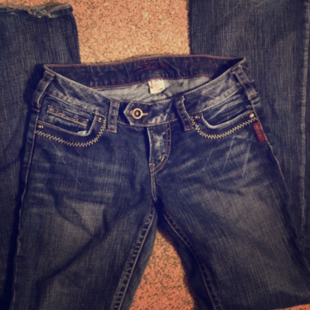 Silver jeans very flattering.